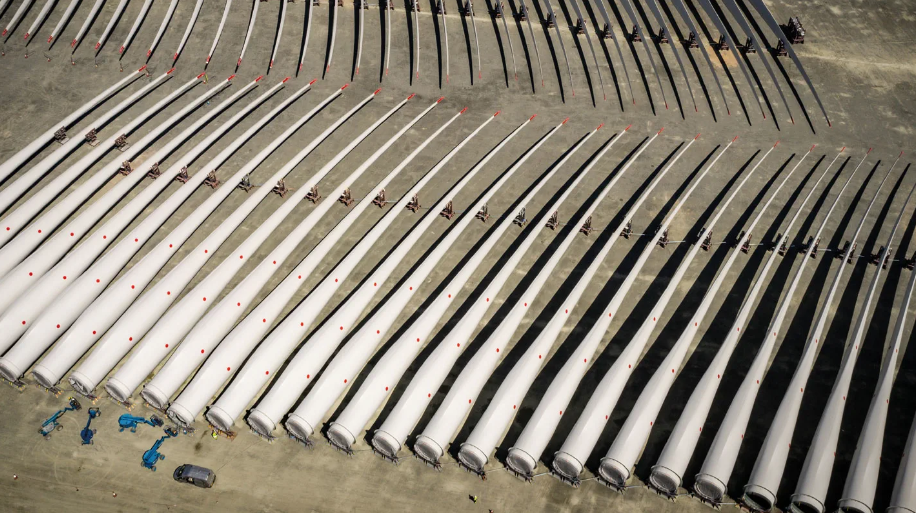 Blades at Siemens Gamesa Renewable Energy’s (SGRE) blade manufacturing facility in Hull, currently the largest offshore wind manufacturing facility in the UK. 